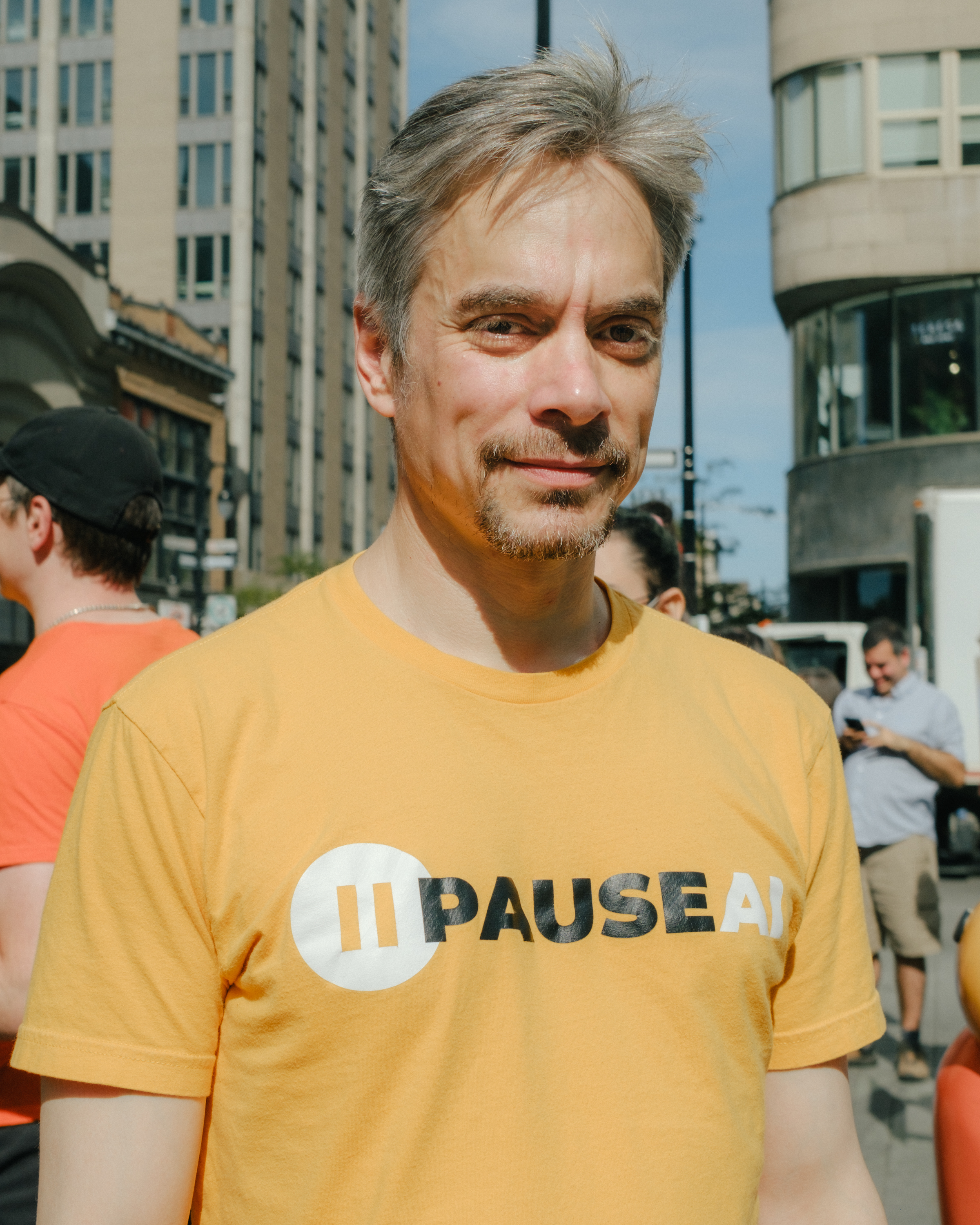 Jeremy Eliosoff wearing a yellow PauseAI shirt at the Montréal protest